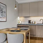 Elegant Beige Harmony By Bookinghost Varšava