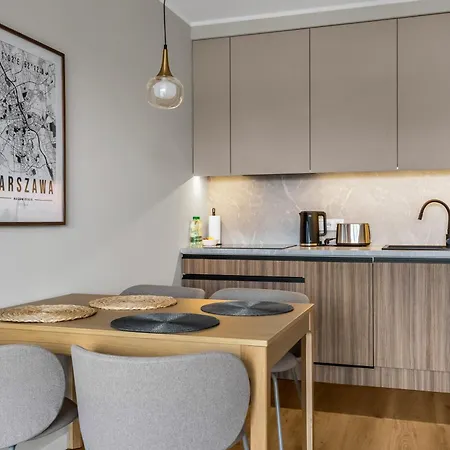 Elegant Beige Harmony Warschau