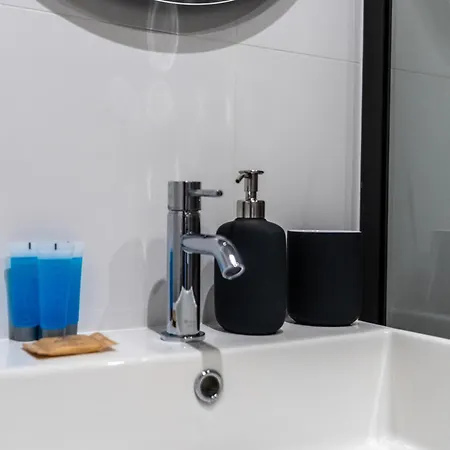 Elegant Beige Harmony By Bookinghost * Varsovia