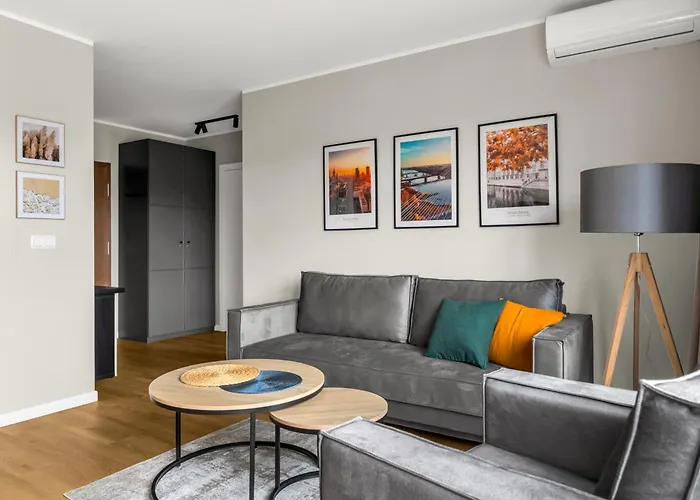 Elegant Beige Harmony By Bookinghost Varsovie