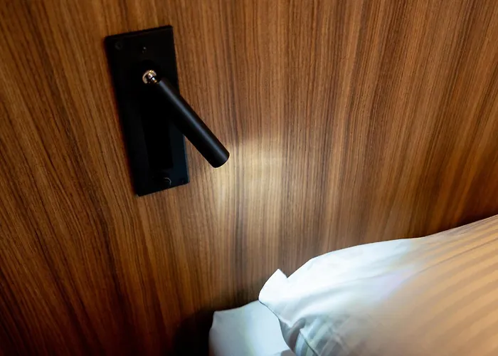 Elegant Beige Harmony By Bookinghost * Varsovie